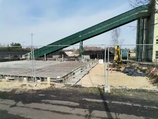 geodeta - tyczenie płyty fundamentowej
